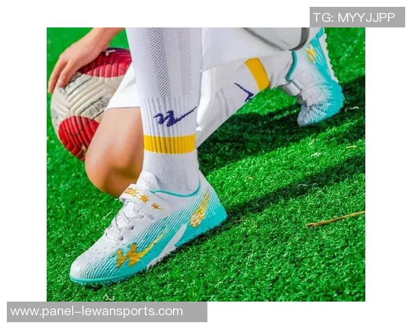 tf足球鞋是提升球场表现的理想选择,助你轻松掌控比赛节奏与技巧 tf足球鞋是提升球场表现的理想选择,助你轻松掌控比赛节奏与技巧